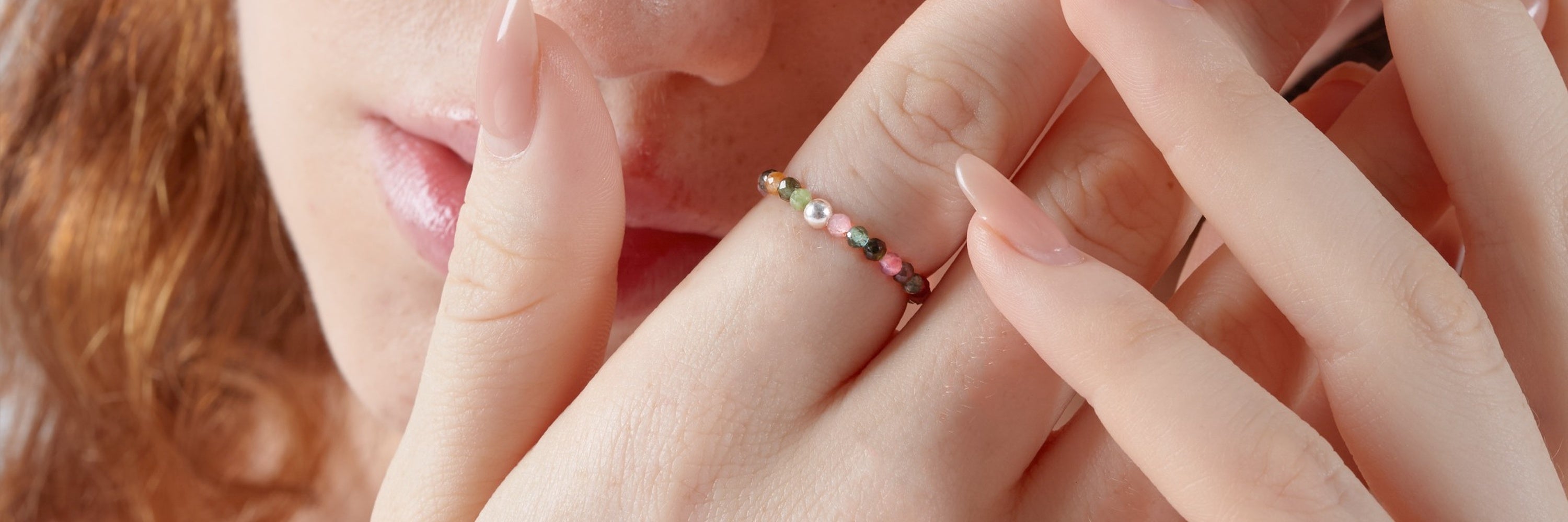 Mini Perlenringe aus facettierten Halbedelsteinen - fein, elegant und flexibel tragbar
