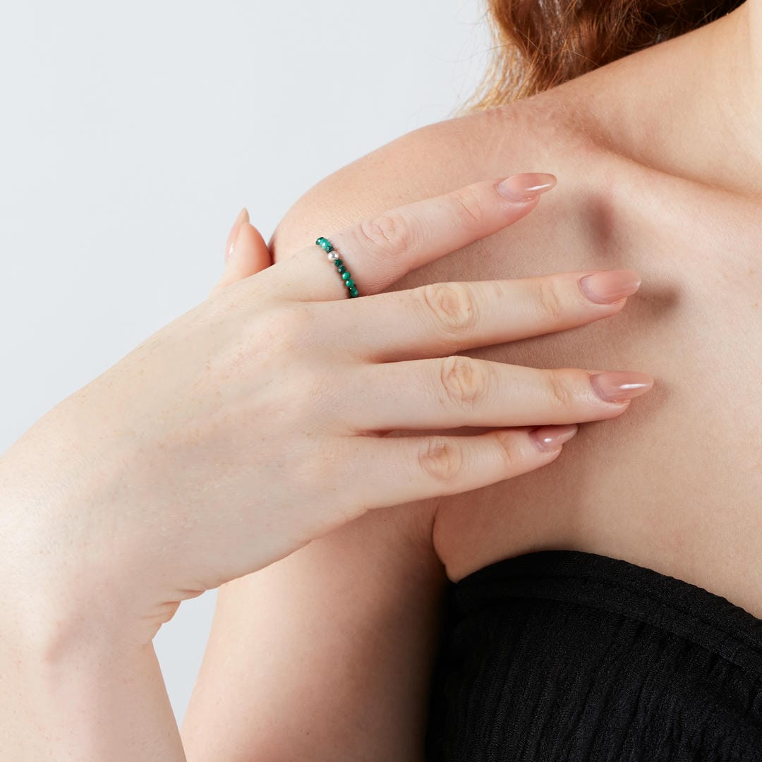 Mini Perlenring facettiert Malachit – Schutz & Wandlung