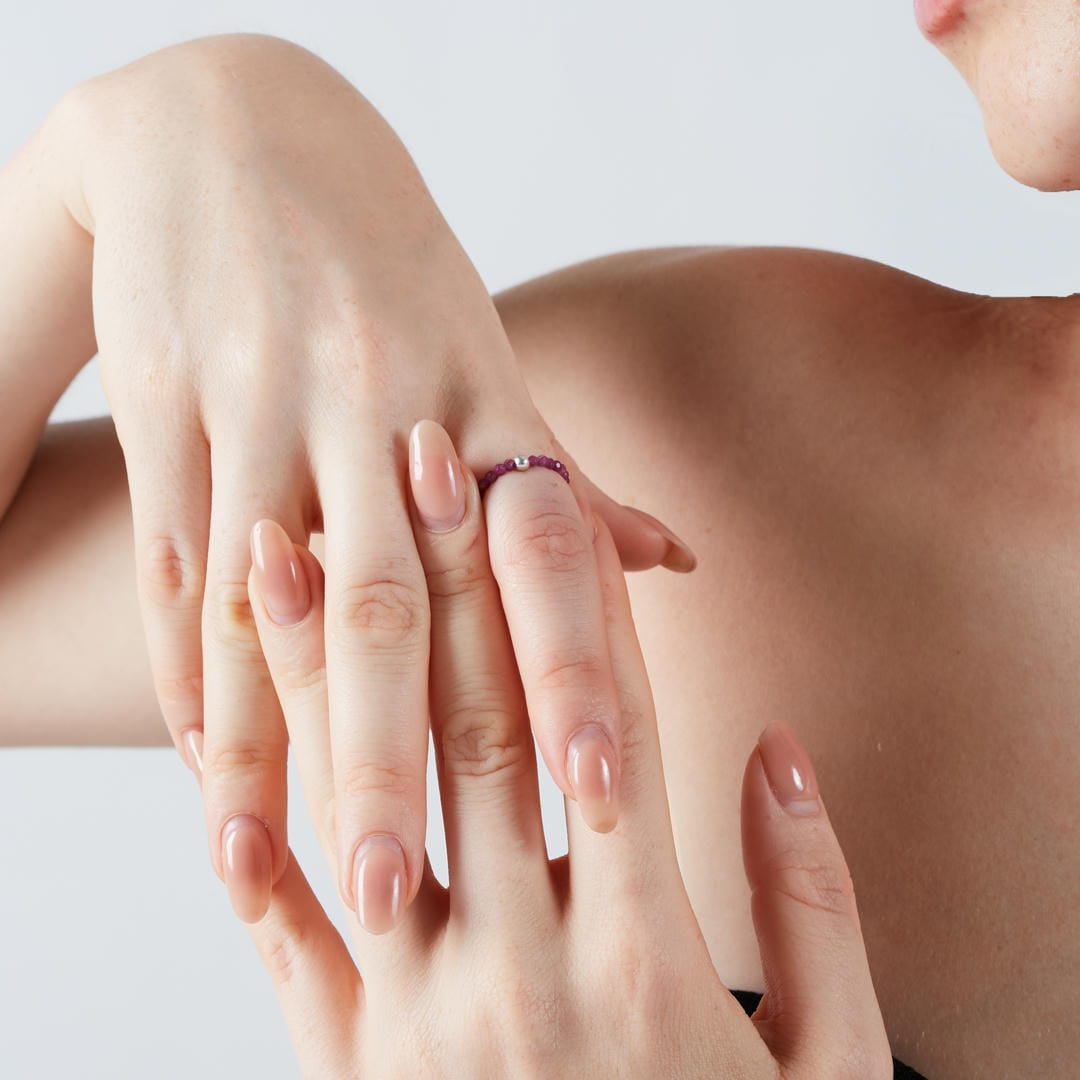 Mini Perlenring facettiert Rubin – Leidenschaft & Lebenskraft