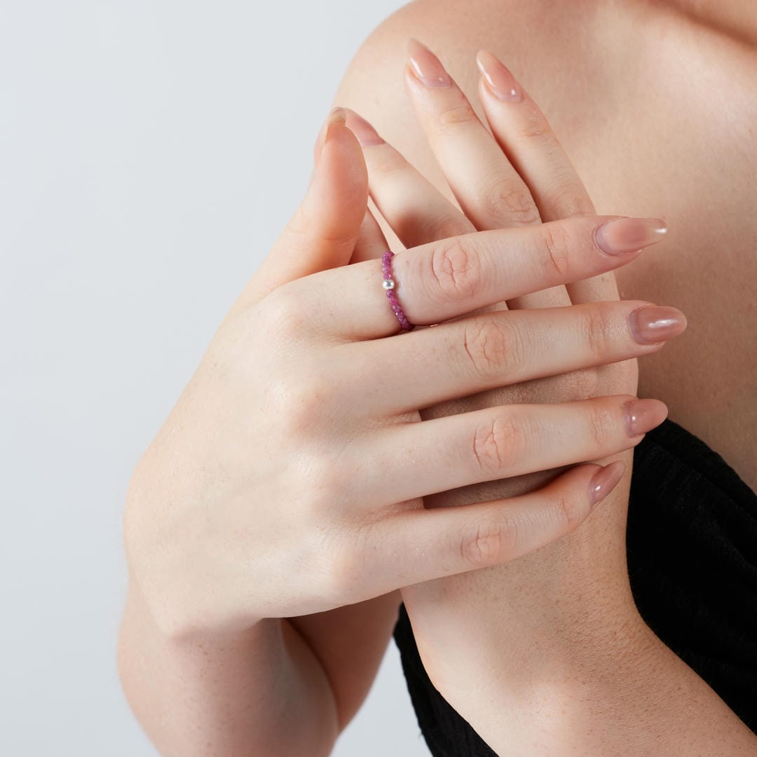 Mini Perlenring facettiert Rubin – Leidenschaft & Lebenskraft