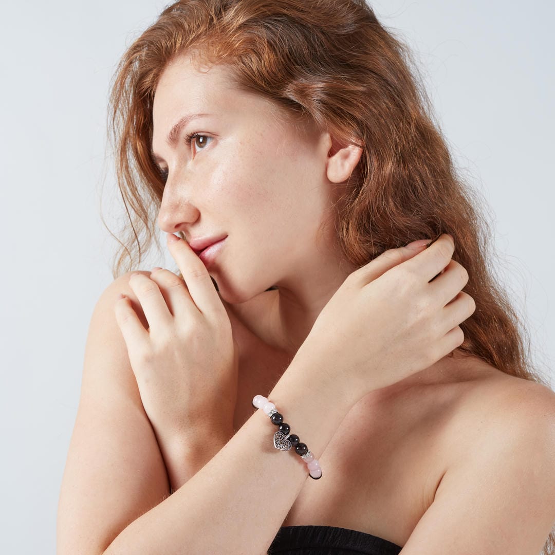 Kraftarmband Granat-Rosenquarz mit Herz-Anhänger – Liebe & innere Stärke