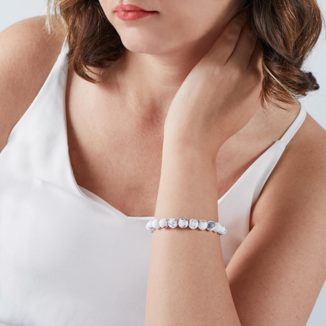 Kraftarmband Weißer Jaspis / Howlith – Klarheit & innere Stärke