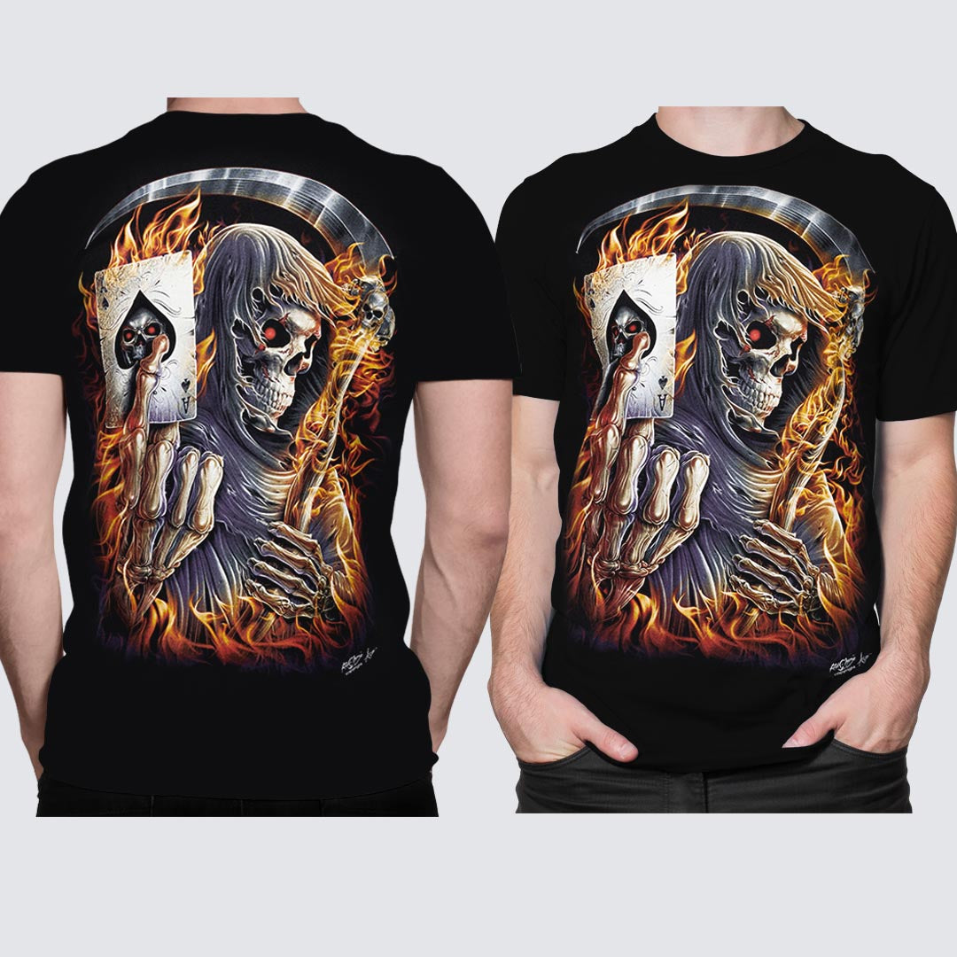 Schwarzes T-Shirt mit Skelett, Sichel und Ass Spielkarte von Flammen umgeben, Vorder- und Rückseite